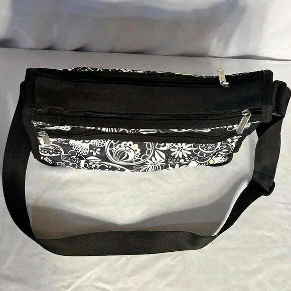 lesportsac crossbody Black and white with lots of zipper pockets - Picture 4 of 7